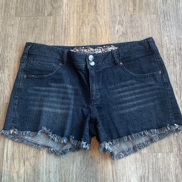 Express cutoff Jean shorts - Picture 1 of 7